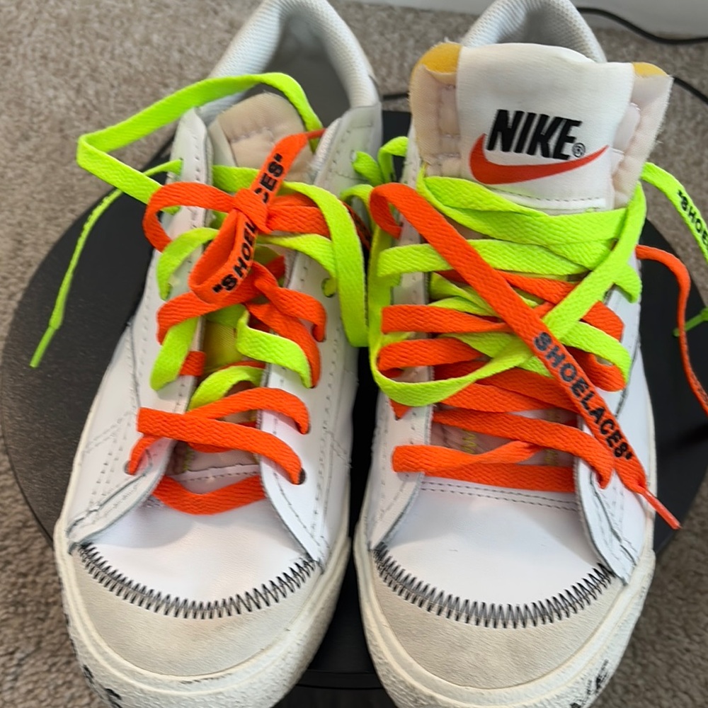 Customize Nike White sport Sneakers  with Neon Laces